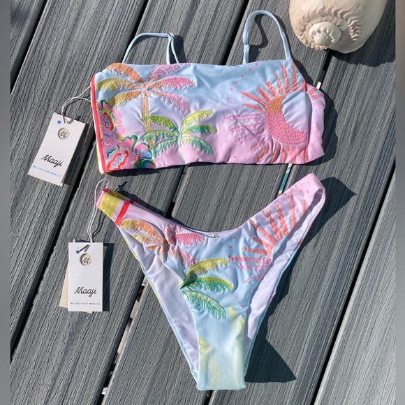 MAAJI Set - Embroidered Scape Bikini Top and Splendour Cheeky Bottom - L/M - Picture 4 of 16